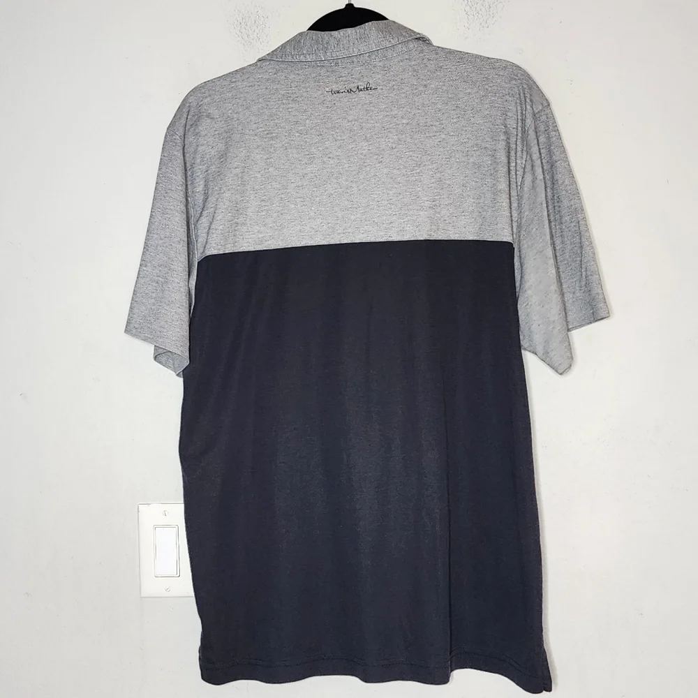 Travis Mathew Four B's Polo.‎ Grey navy blue. Men's size Large.
